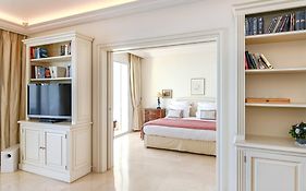 Buckingham & Lloyds - Cannes